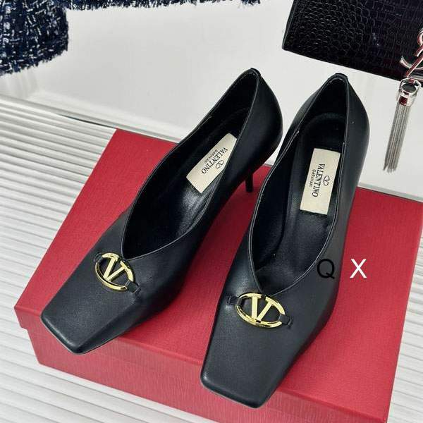 Picture of Valentino Shoes _SKUValentinsz35-40720155.5CMJX0301